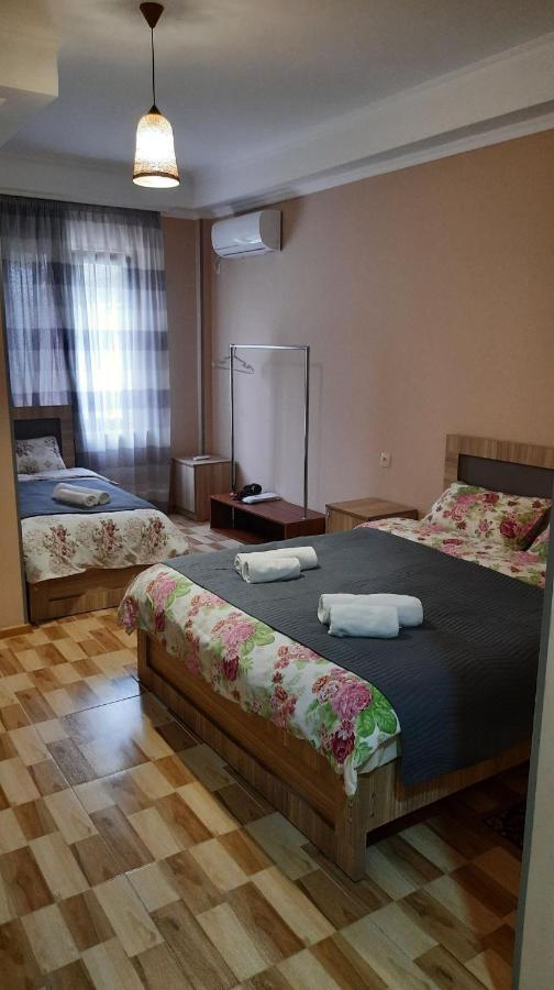 Hotel Central Kutaiszi Kültér fotó