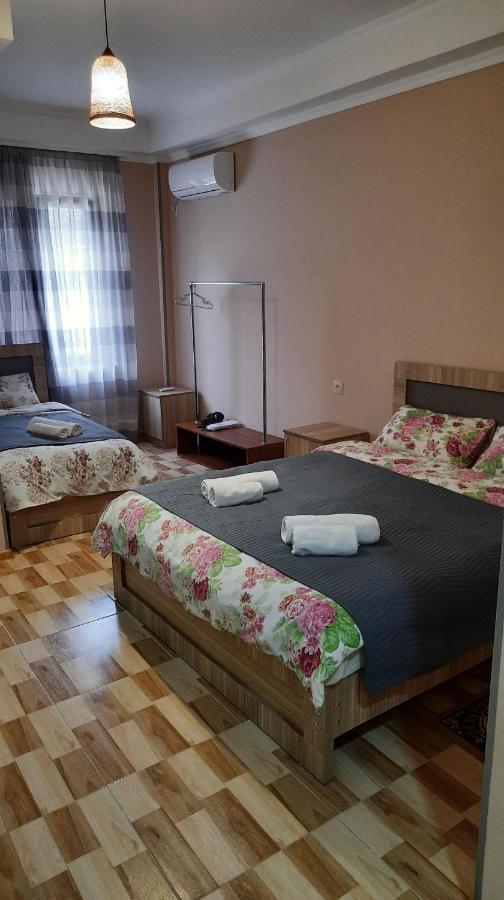 Hotel Central Kutaiszi Kültér fotó