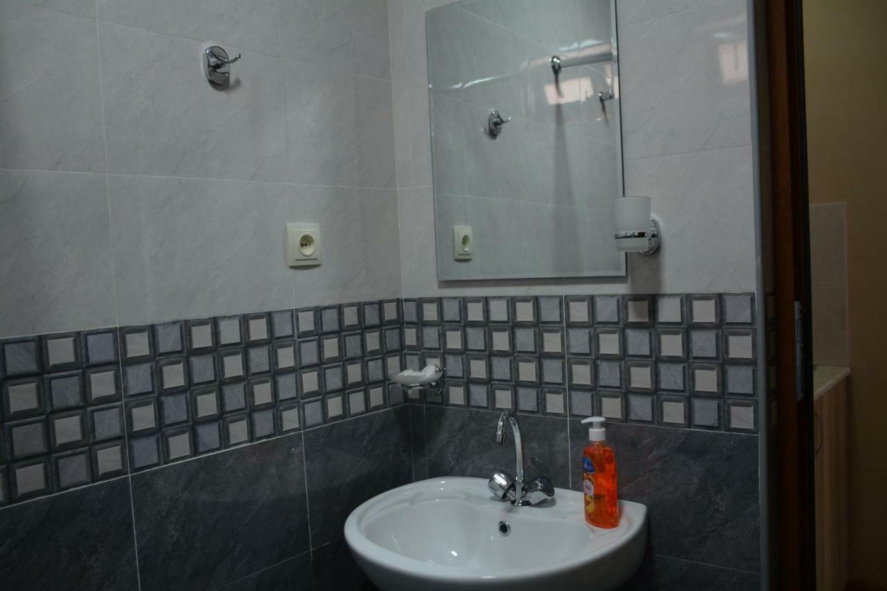 Hotel Central Kutaiszi Kültér fotó